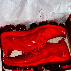 Vapor Max Plus Triple Reds